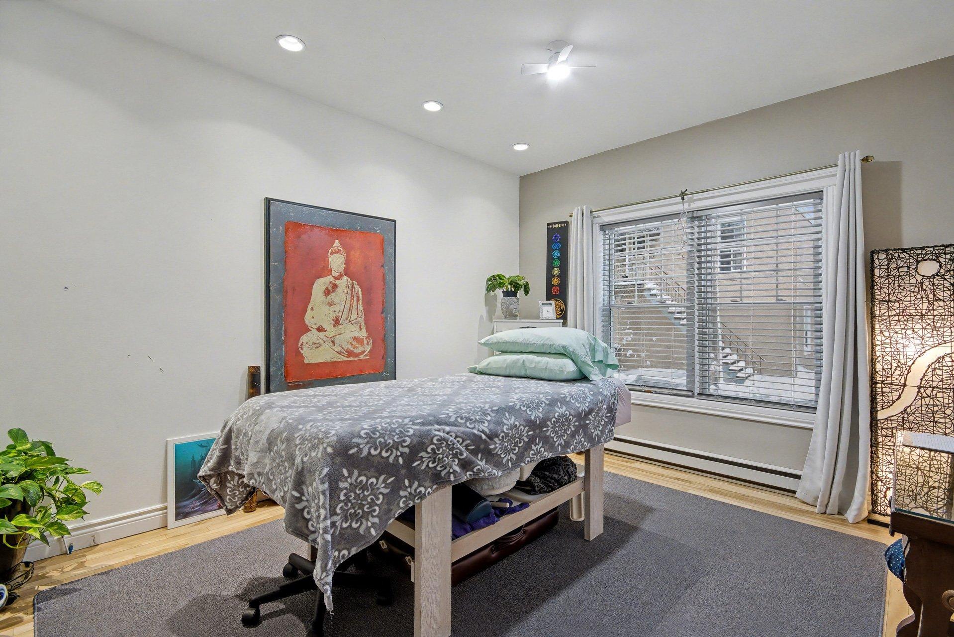 









104

 - 106A


Rue Notre-Dame

,
Saint-Jean-sur-Richelieu,




QC
J3B6M6

