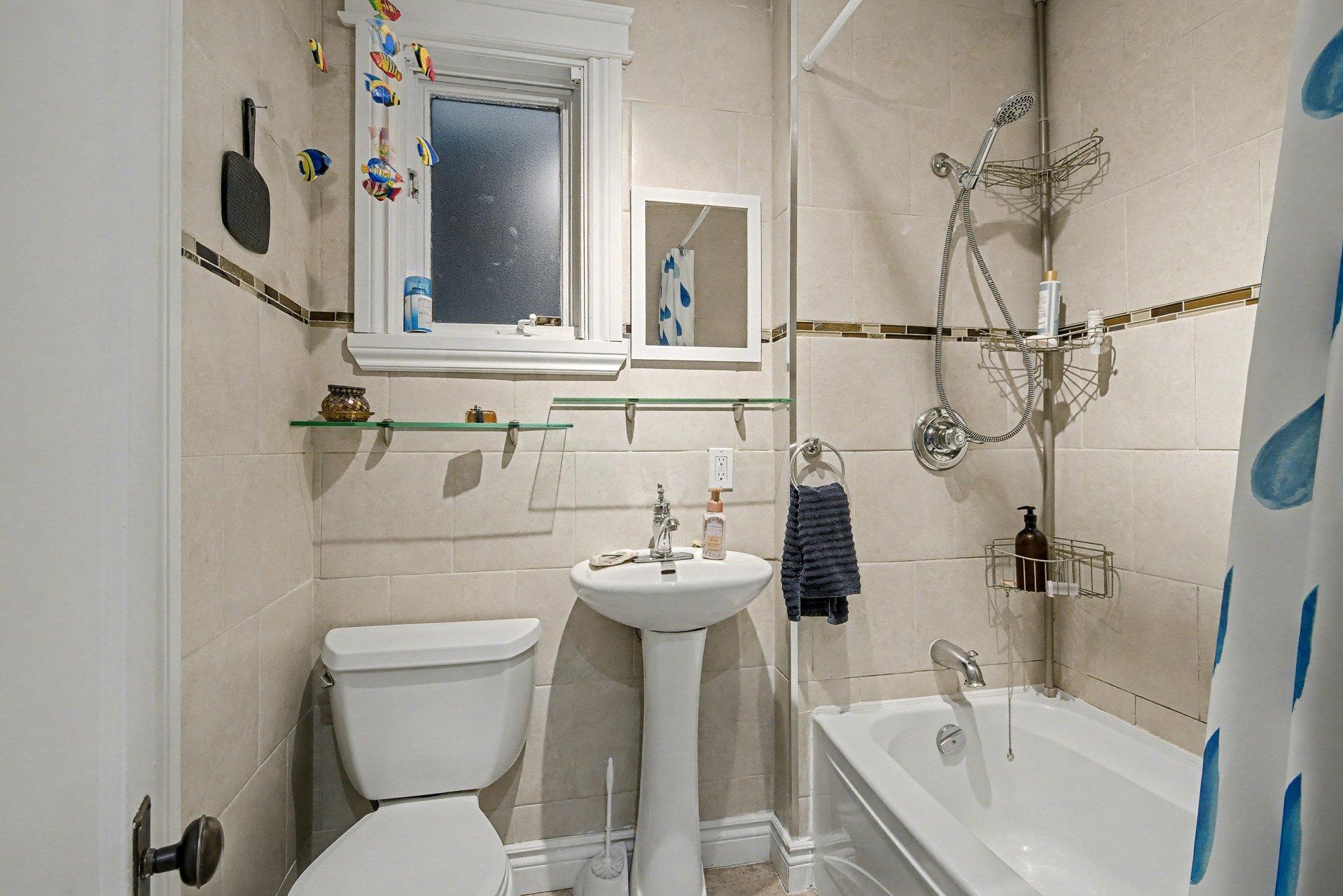 









104

 - 106A


Rue Notre-Dame

,
Saint-Jean-sur-Richelieu,




QC
J3B6M6

