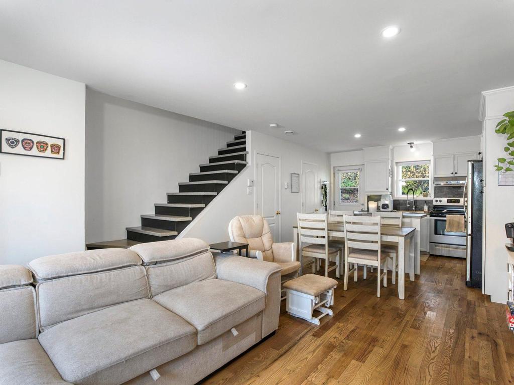 









325


Rue Chénier

,
Magog,




QC
J1X6H3

