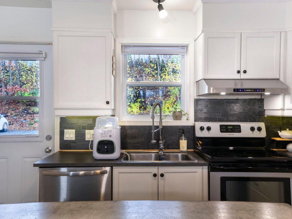 









325


Rue Chénier

,
Magog,




QC
J1X6H3

