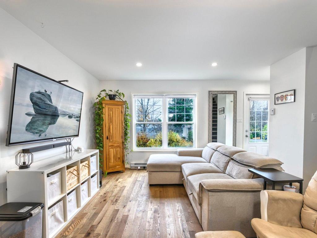 









325


Rue Chénier

,
Magog,




QC
J1X6H3

