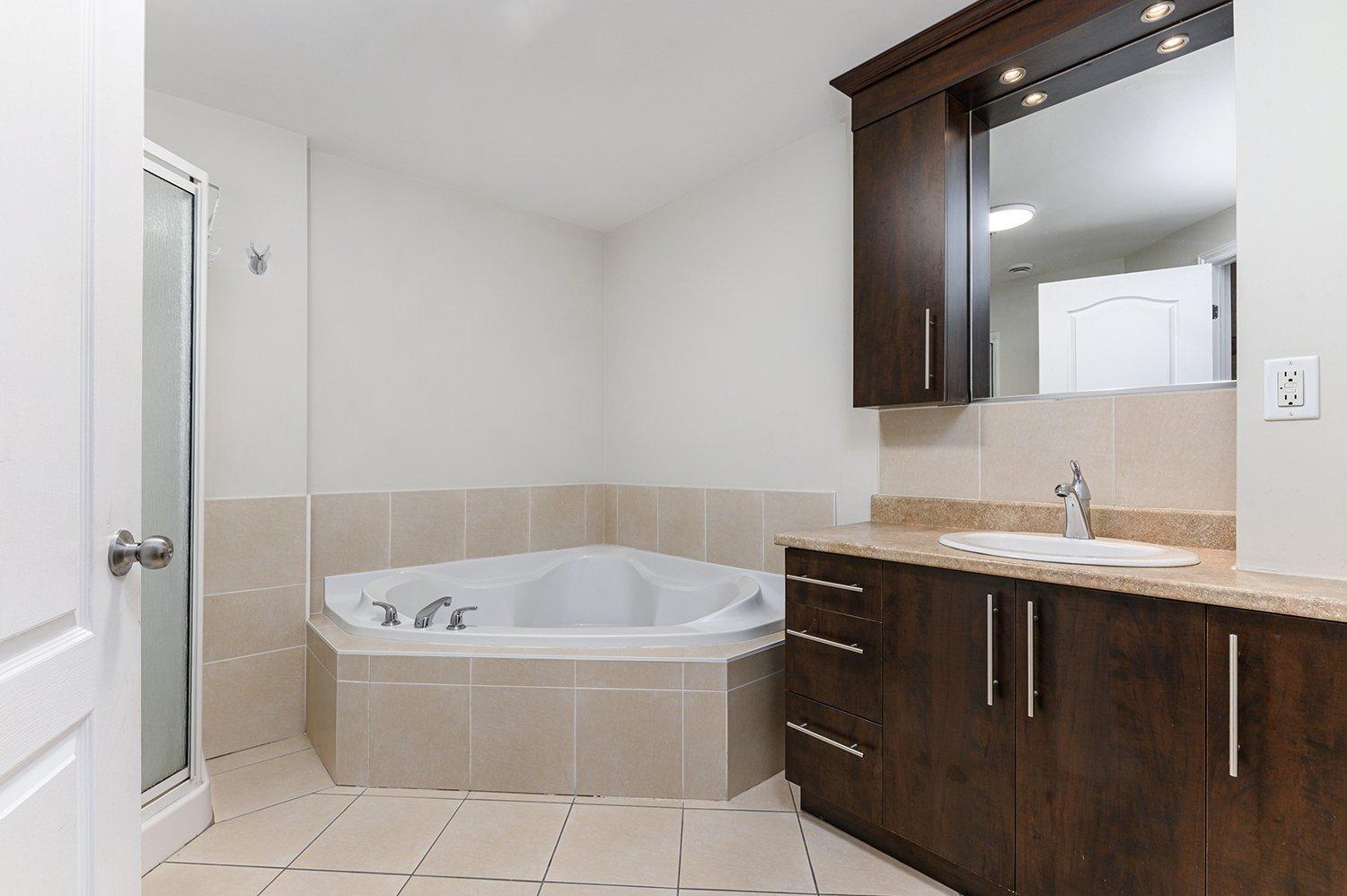 









3095


Av. Ernest-Hemingway

, 206,
Montréal (Saint-Laurent),




QC
H4R0A6

