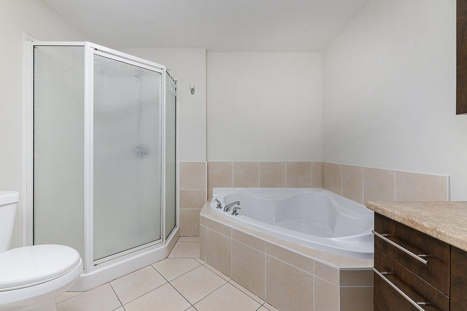 









3095


Av. Ernest-Hemingway

, 206,
Montréal (Saint-Laurent),




QC
H4R0A6

