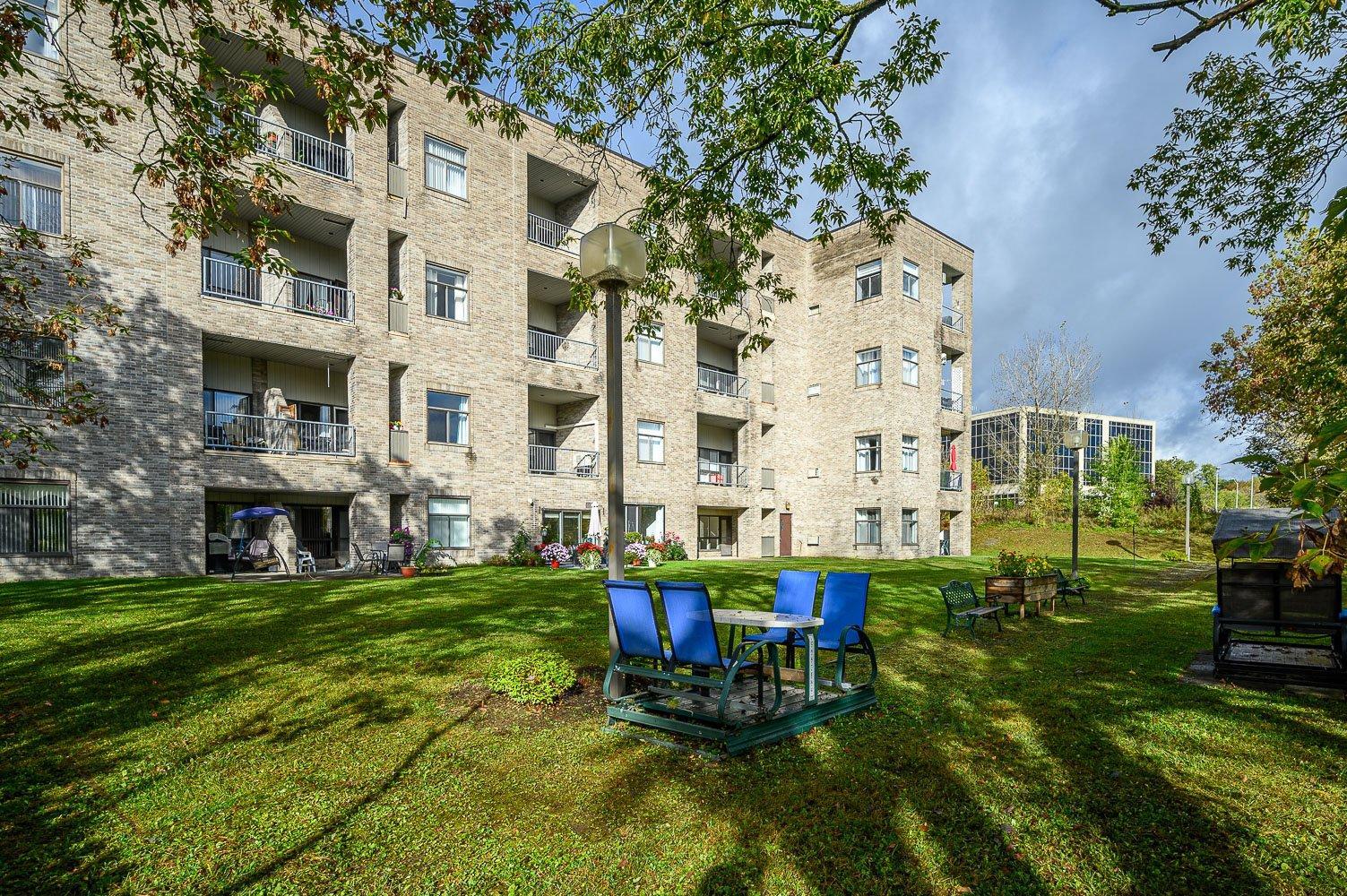 









305


Rue Laviolette

, 201,
Saint-Jérôme,




QC
J7Y4H7

