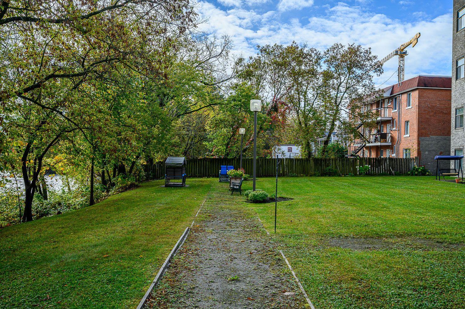 









305


Rue Laviolette

, 201,
Saint-Jérôme,




QC
J7Y4H7

