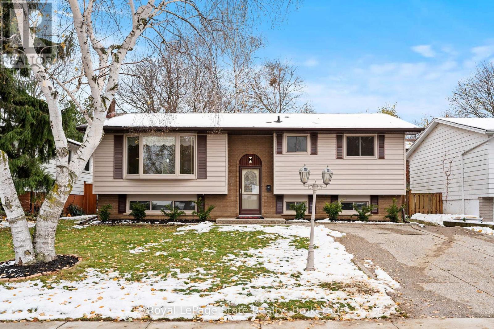 












50 GRAYSTONE DRIVE

,
Hamilton (Gilkson),




Ontario
L9C4R8

