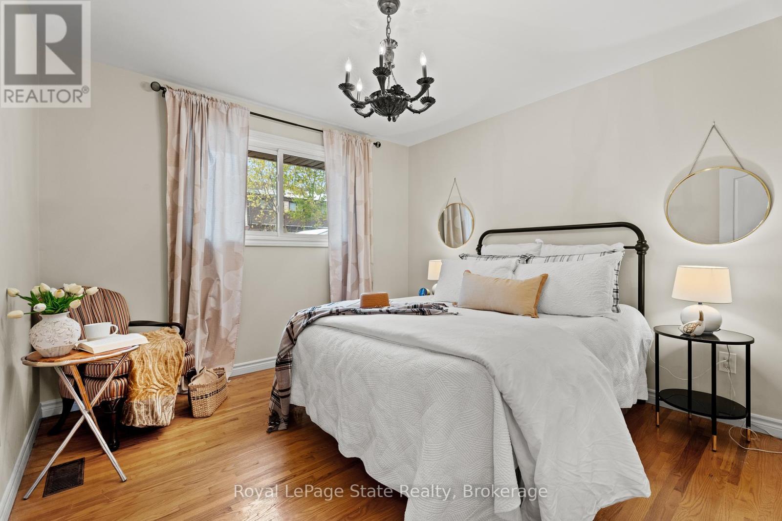 












50 GRAYSTONE DRIVE

,
Hamilton (Gilkson),




Ontario
L9C4R8

