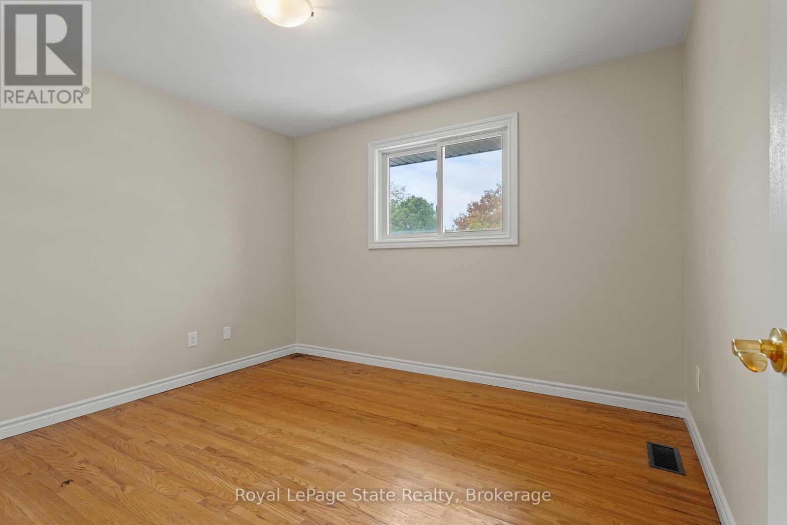 












50 GRAYSTONE DRIVE

,
Hamilton (Gilkson),




Ontario
L9C4R8

