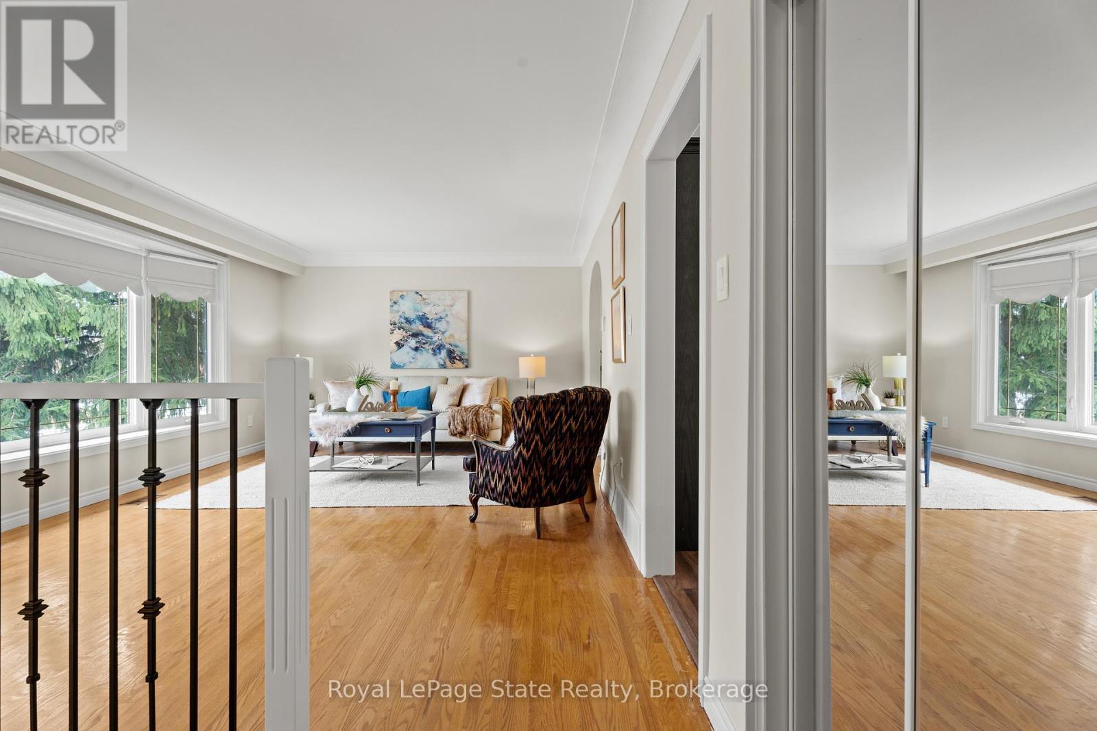 












50 GRAYSTONE DRIVE

,
Hamilton (Gilkson),




Ontario
L9C4R8

