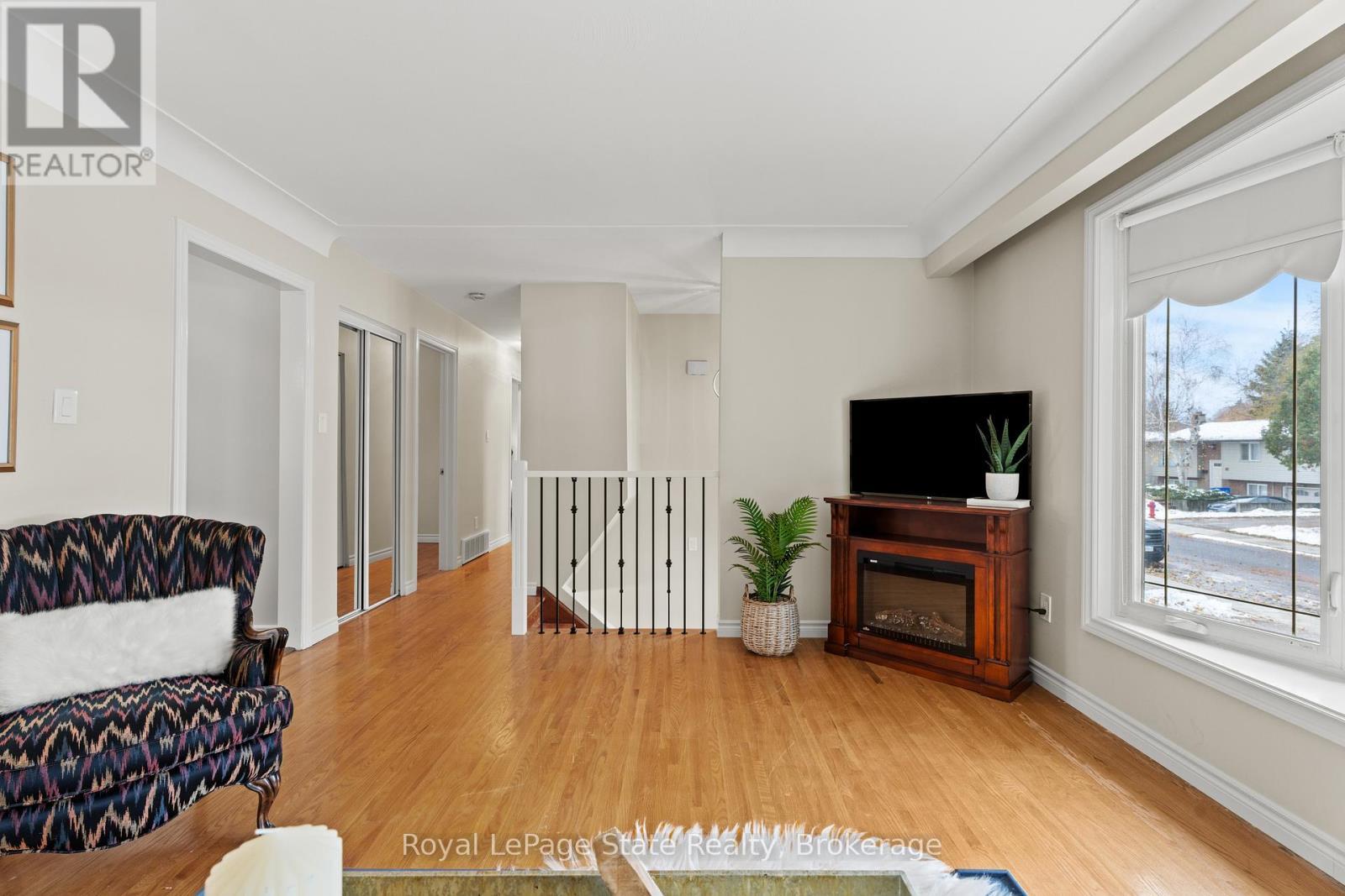 












50 GRAYSTONE DRIVE

,
Hamilton (Gilkson),




Ontario
L9C4R8

