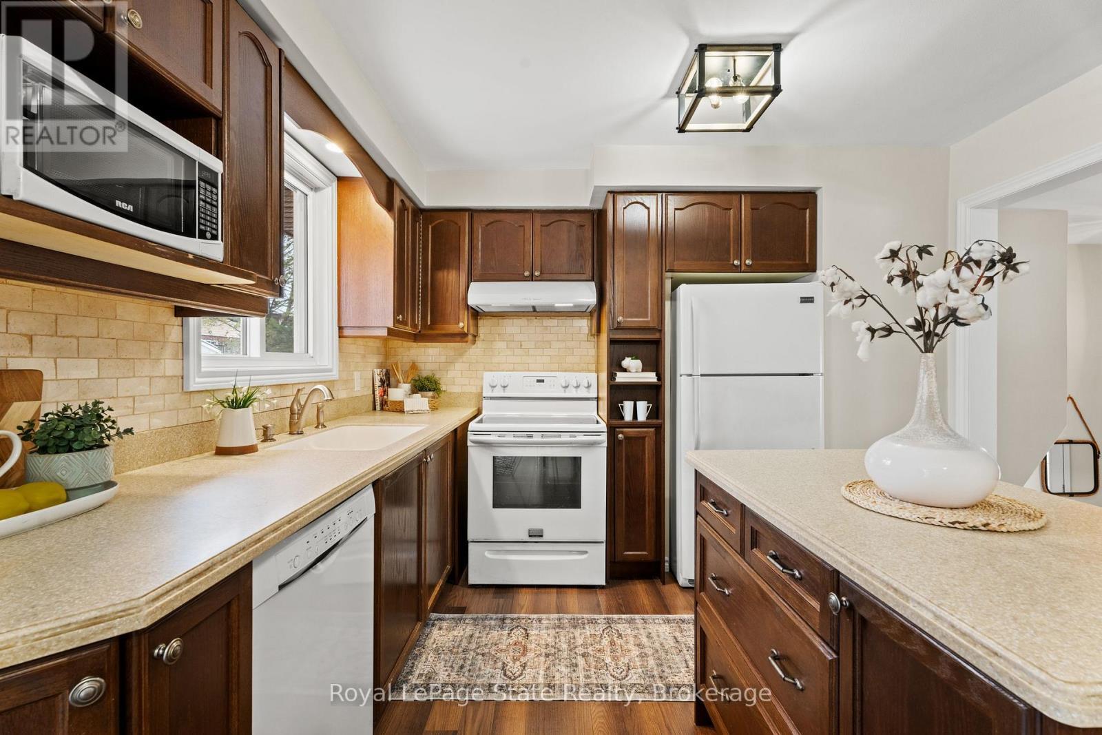 












50 GRAYSTONE DRIVE

,
Hamilton (Gilkson),




Ontario
L9C4R8

