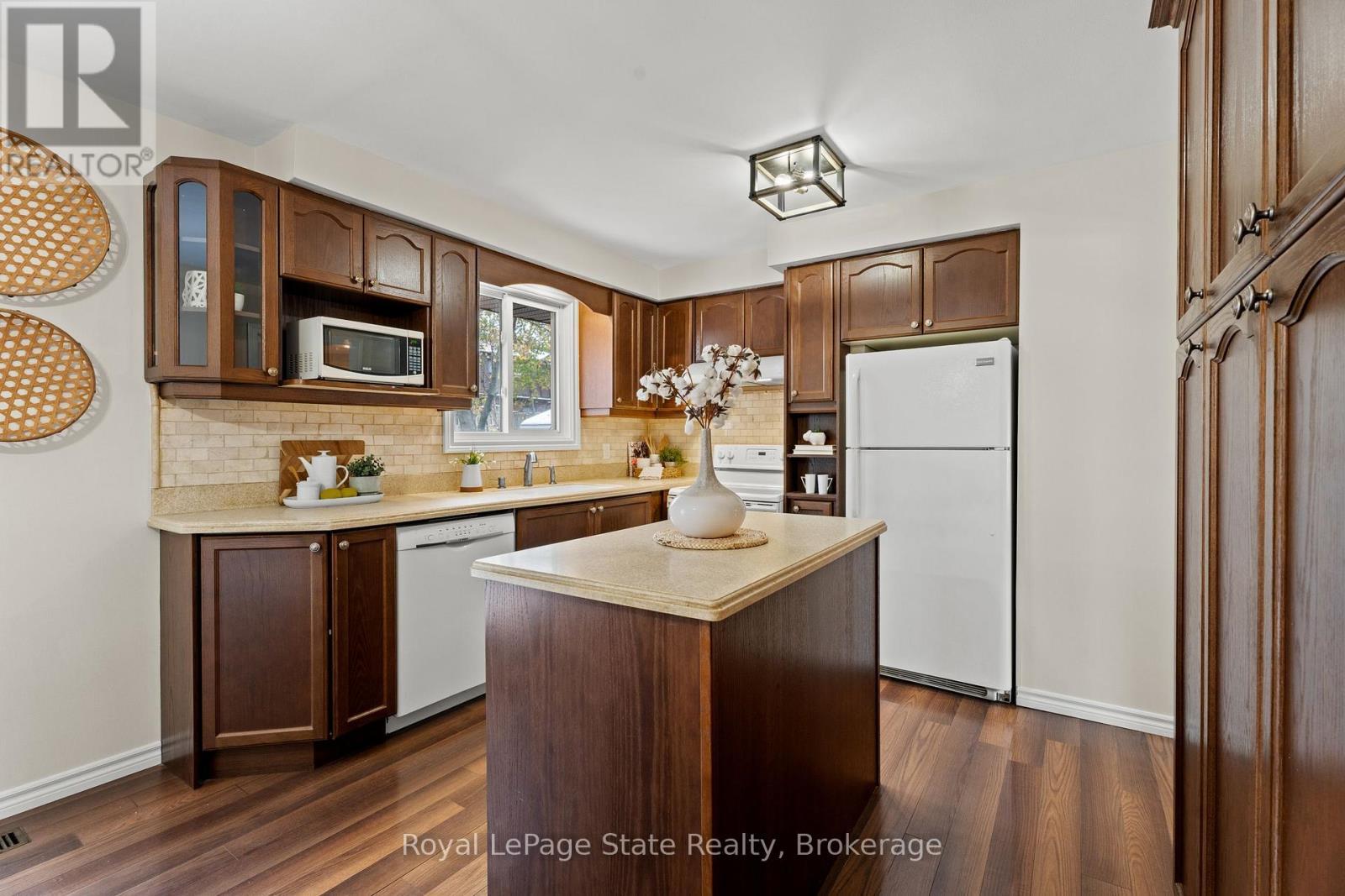 












50 GRAYSTONE DRIVE

,
Hamilton (Gilkson),




Ontario
L9C4R8

