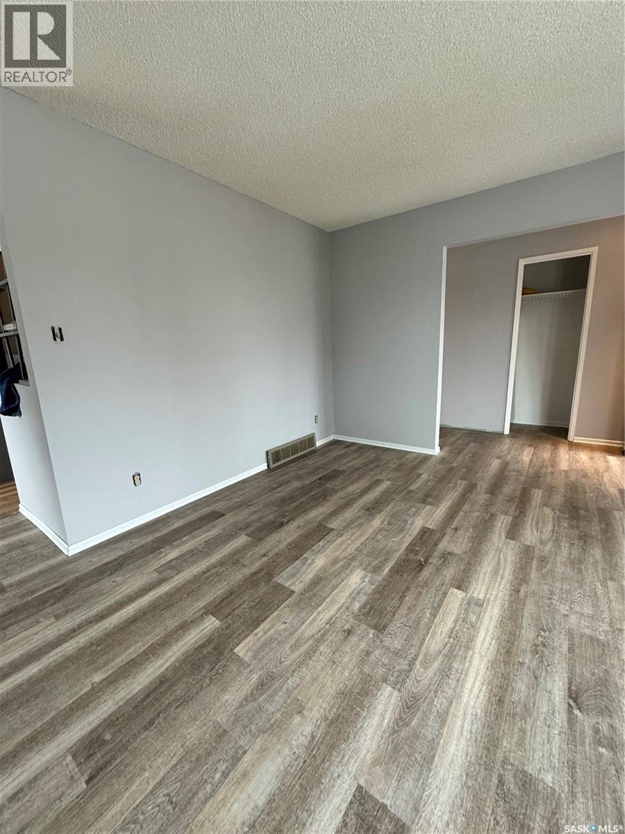 












203 2nd

,
Stenen,




Saskatchewan
S0A3X0

