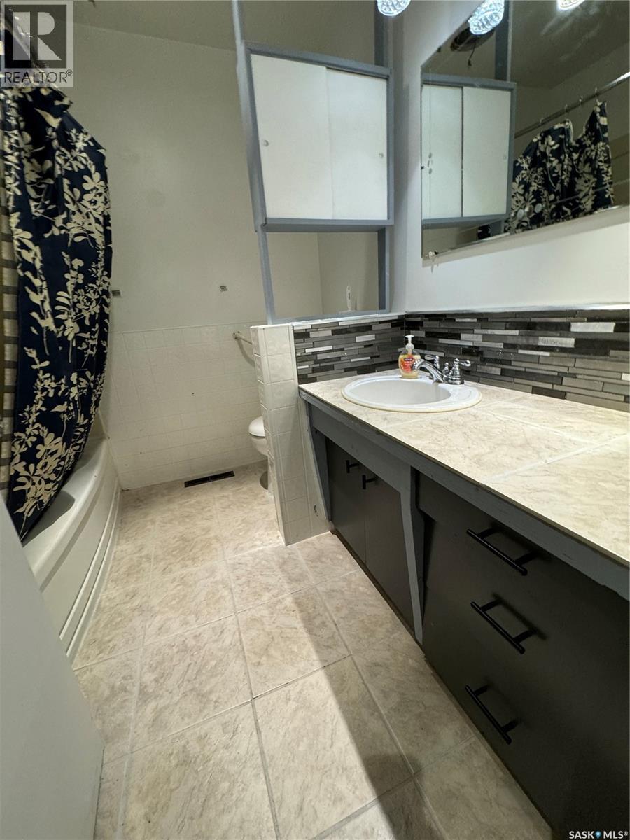 












203 2nd

,
Stenen,




Saskatchewan
S0A3X0

