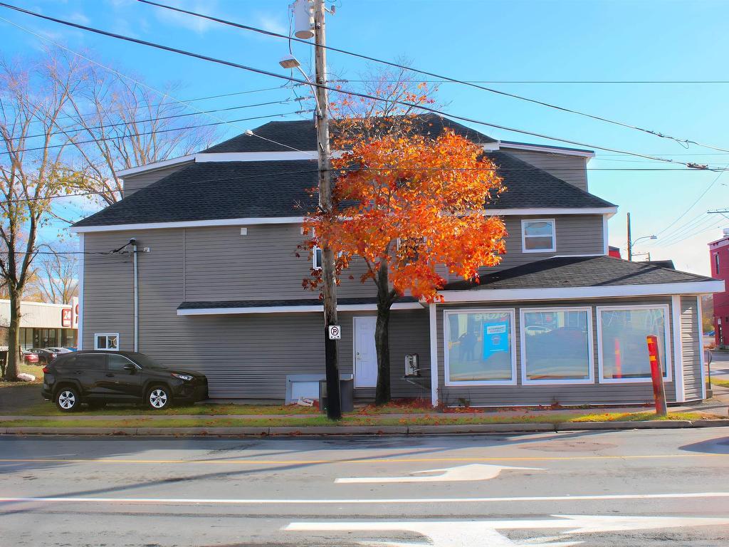 












1 Queen Street

,
Truro,




NS
B2N 2A7

