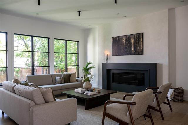 









303


Boreham

BLVD,
Winnipeg,




MB
R3P 0J7

