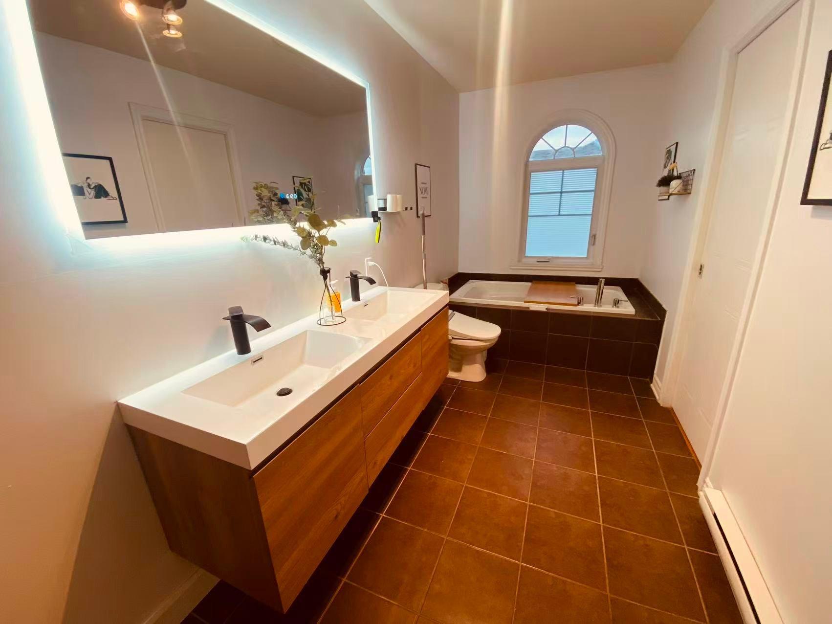 









6605


Rue Claudel

,
Brossard,




QC
J4Z0H1

