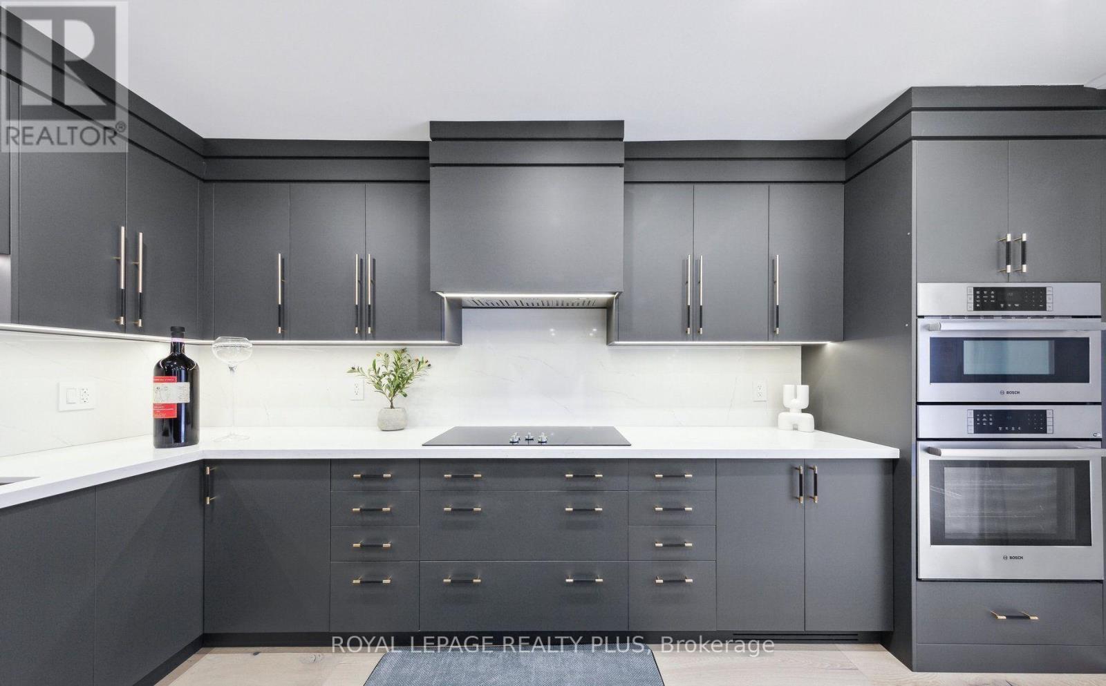 












4344 DALLAS COURT

,
Mississauga,




Ontario
L4W4G7

