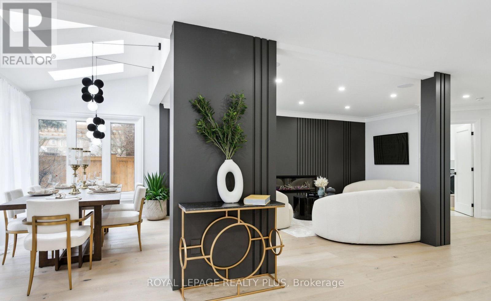 












4344 DALLAS COURT

,
Mississauga,




Ontario
L4W4G7

