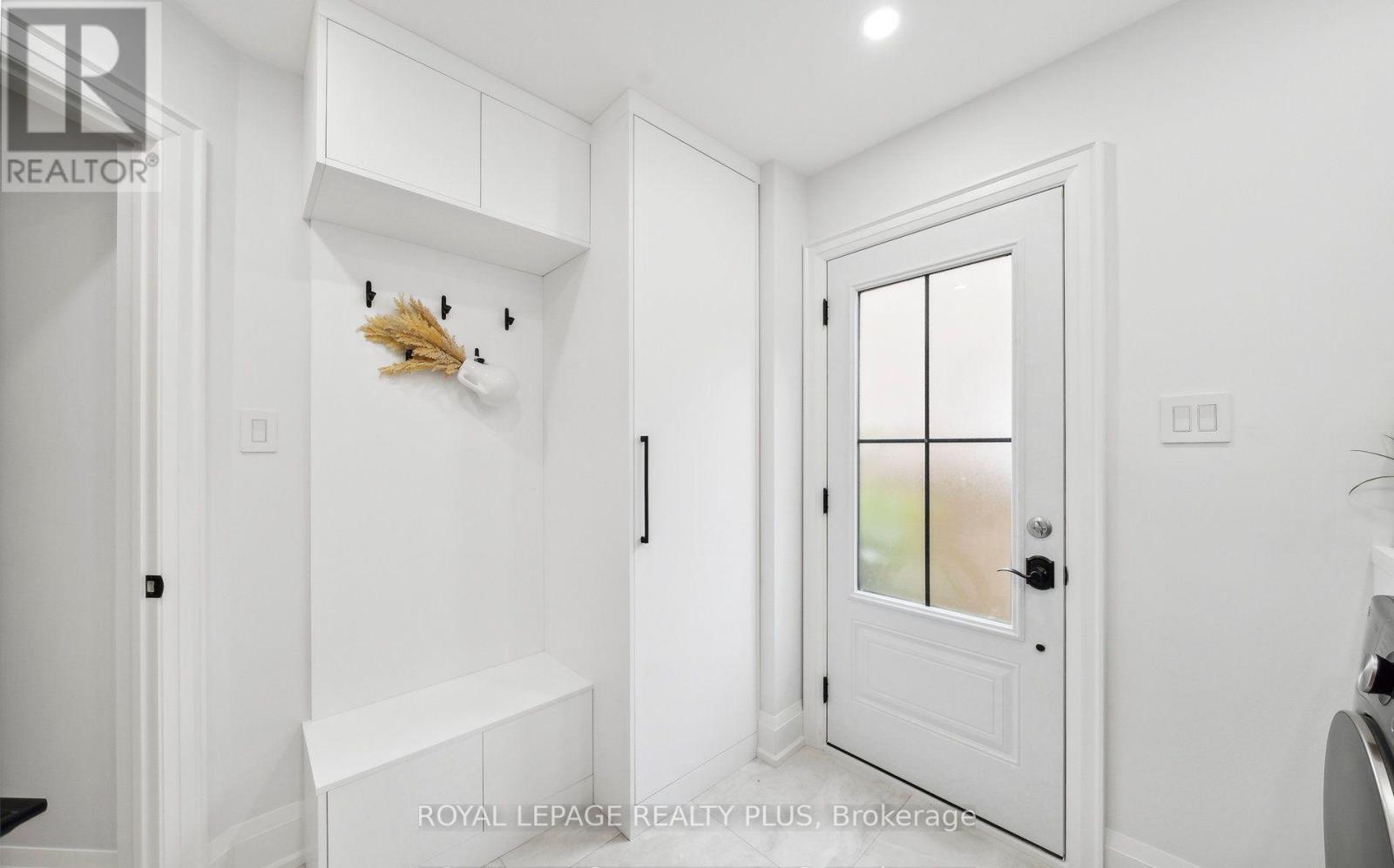 












4344 DALLAS COURT

,
Mississauga,




Ontario
L4W4G7

