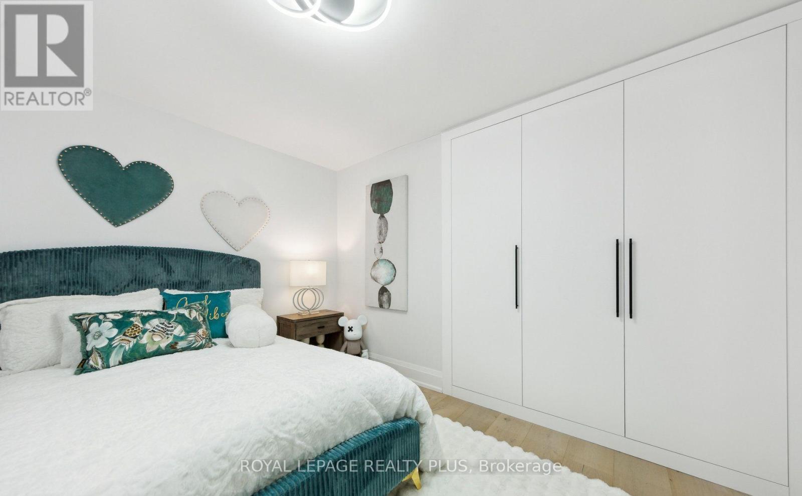 












4344 DALLAS COURT

,
Mississauga,




Ontario
L4W4G7

