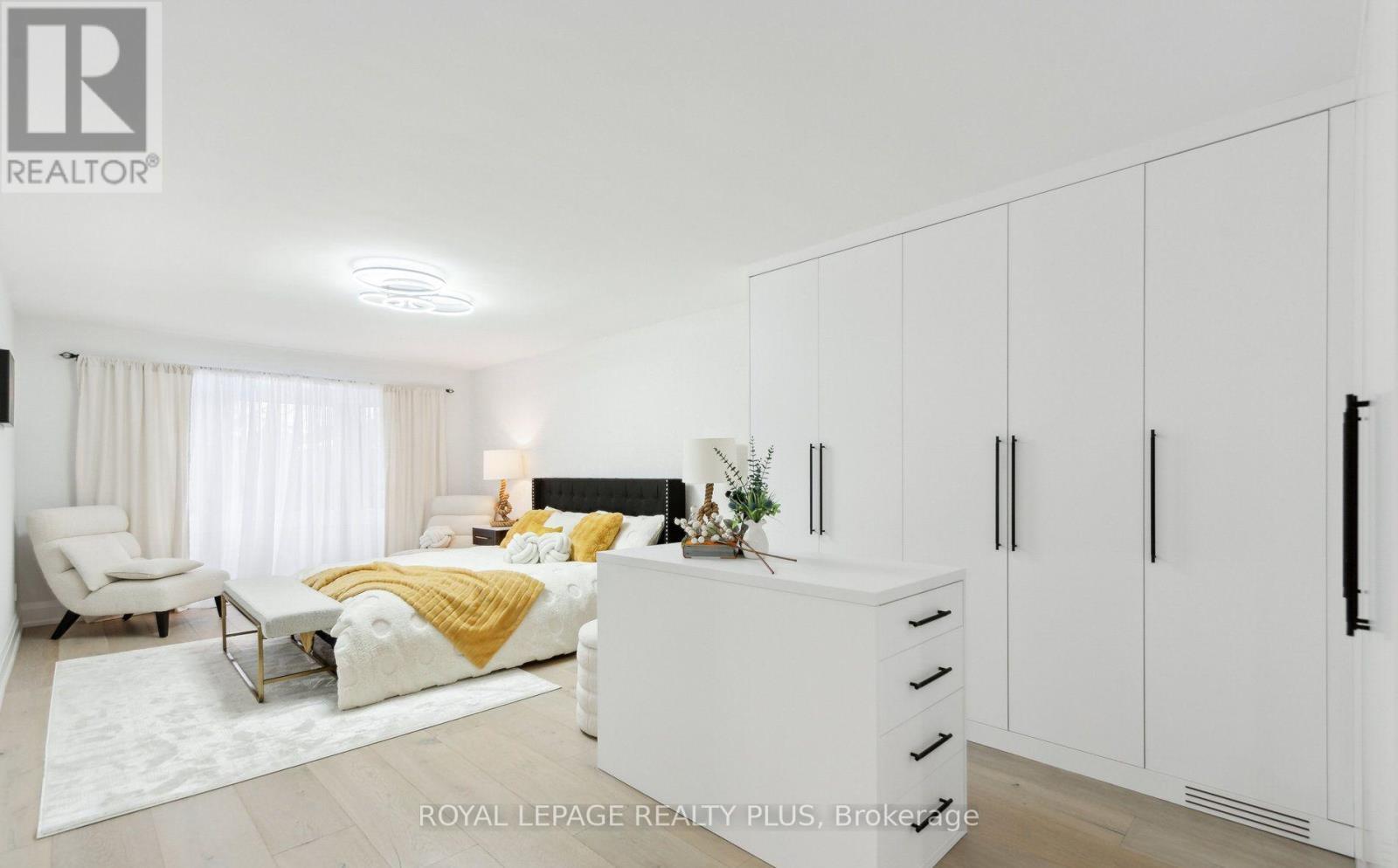 












4344 DALLAS COURT

,
Mississauga,




Ontario
L4W4G7

