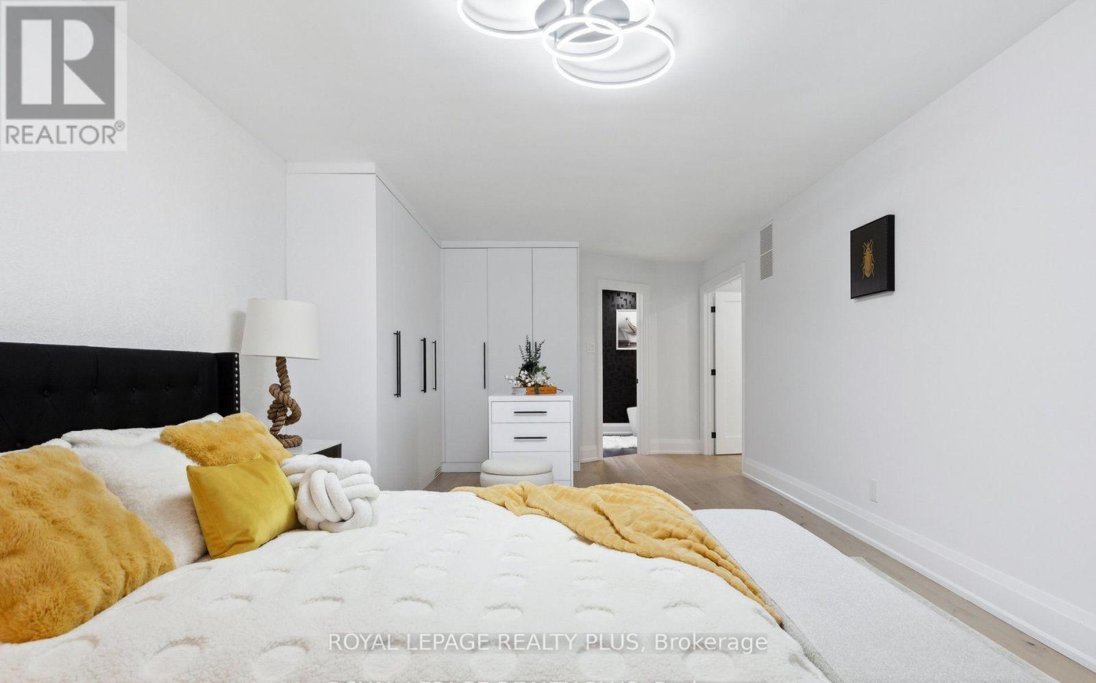 












4344 DALLAS COURT

,
Mississauga,




Ontario
L4W4G7

