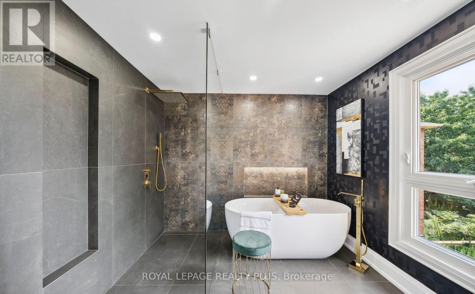 












4344 DALLAS COURT

,
Mississauga,




Ontario
L4W4G7

