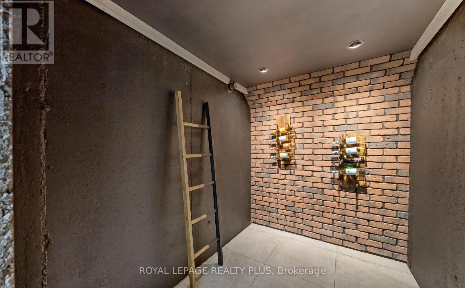 












4344 DALLAS COURT

,
Mississauga,




Ontario
L4W4G7

