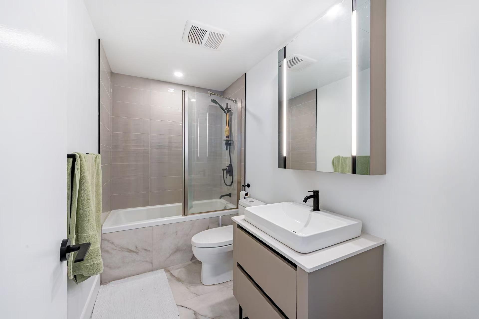 









720


Rue St-Jacques

, 3802,
Montréal (Ville-Marie),




QC
H2Y2H6

