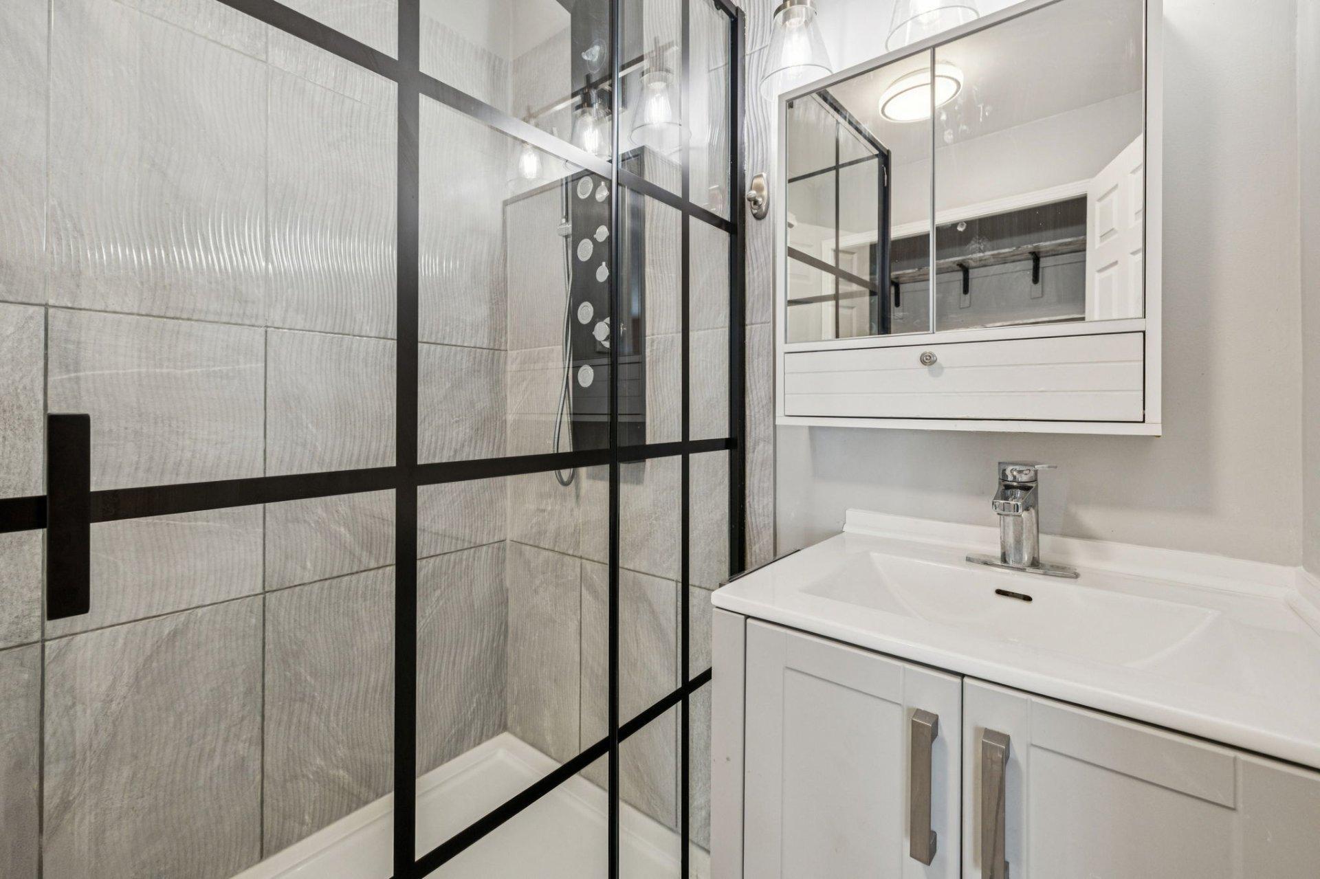 









64


Rue McElroy

,
Gatineau (Gatineau),




QC
J8R2T8

