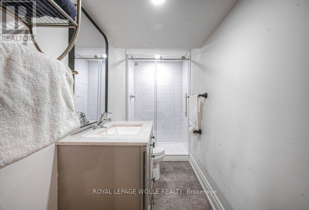 












30 DUNBAR ROAD S

,
Waterloo,




Ontario
N2L2E3

