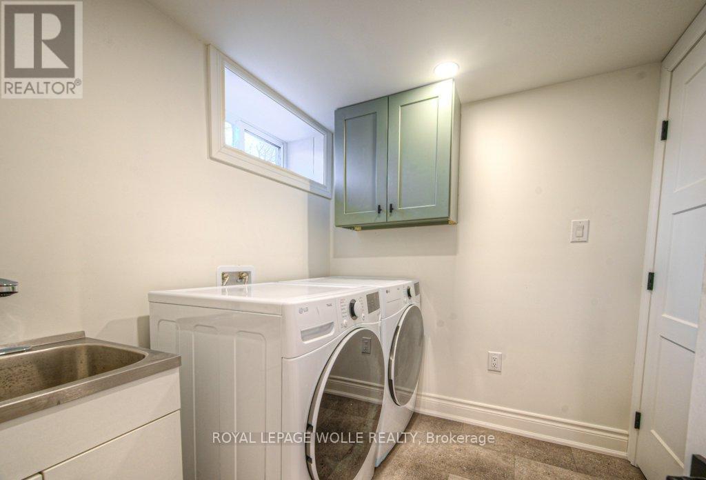 












30 DUNBAR ROAD S

,
Waterloo,




Ontario
N2L2E3

