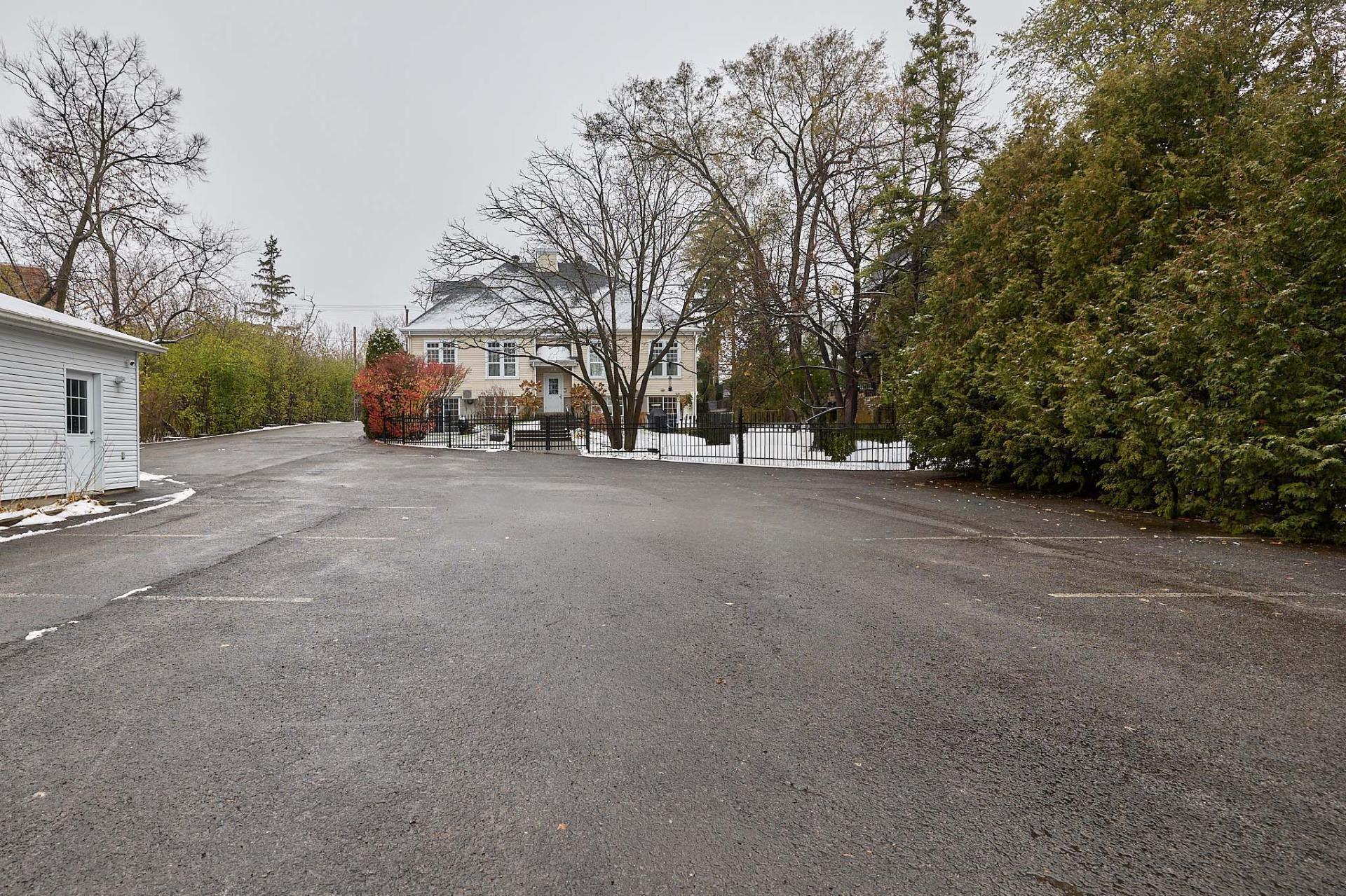 









444


Ch. de la Grande-Côte

, 6,
Rosemère,




QC
J7A1L1

