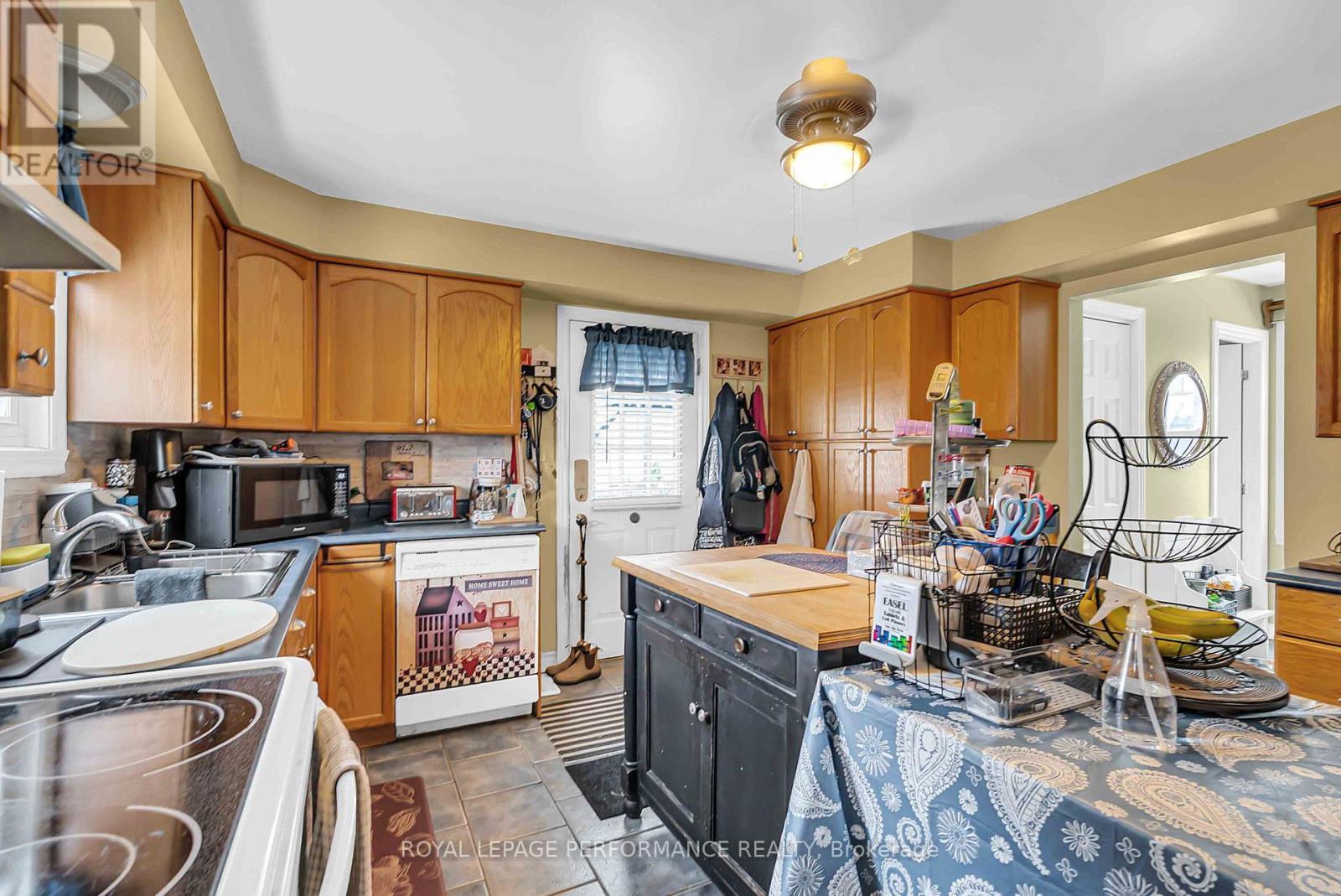 












725 GLOUCESTER STREET N

,
Cornwall,




Ontario
K6H3X9

