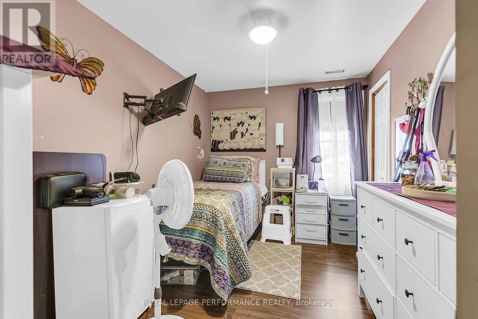 












725 GLOUCESTER STREET N

,
Cornwall,




Ontario
K6H3X9

