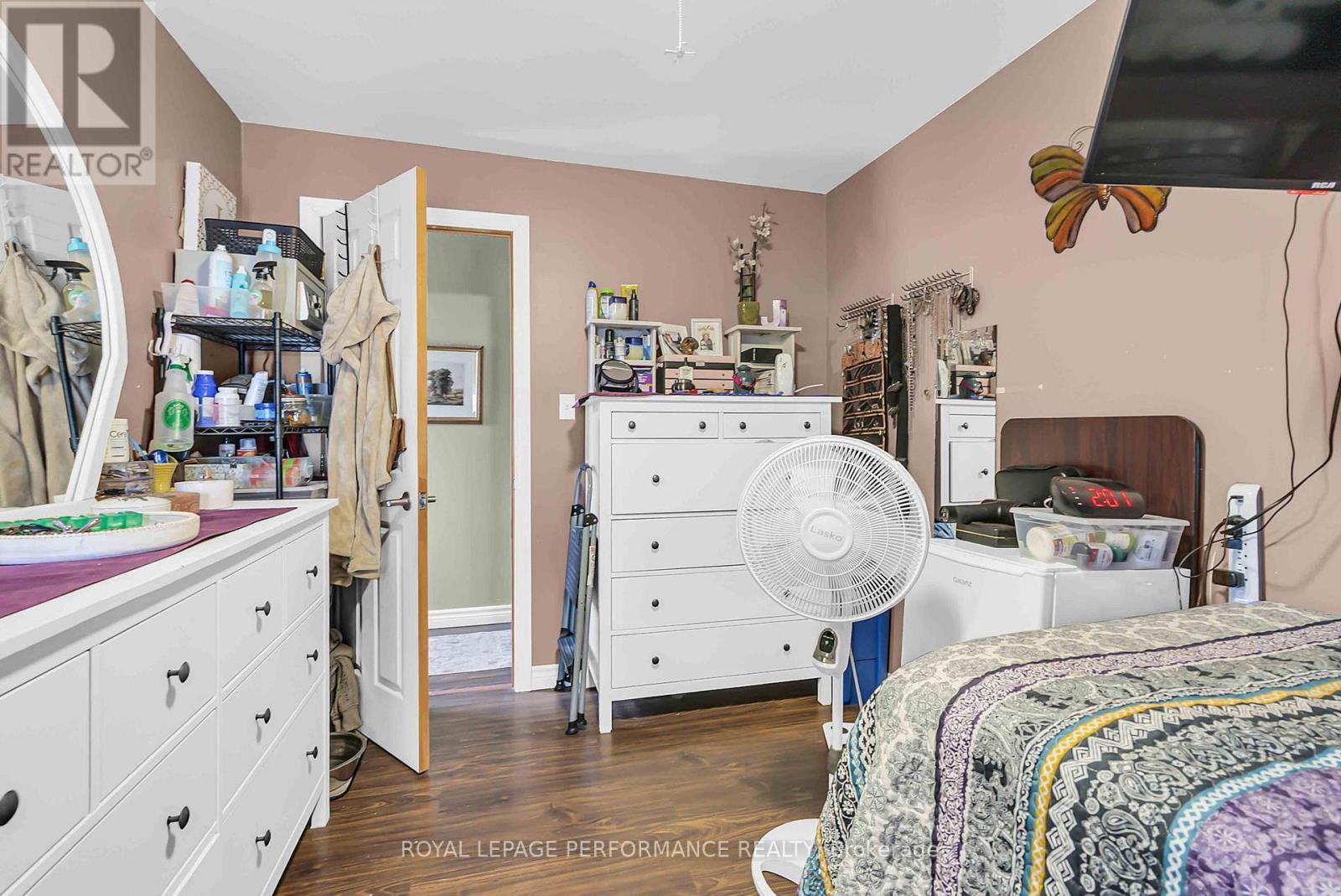 












725 GLOUCESTER STREET N

,
Cornwall,




Ontario
K6H3X9

