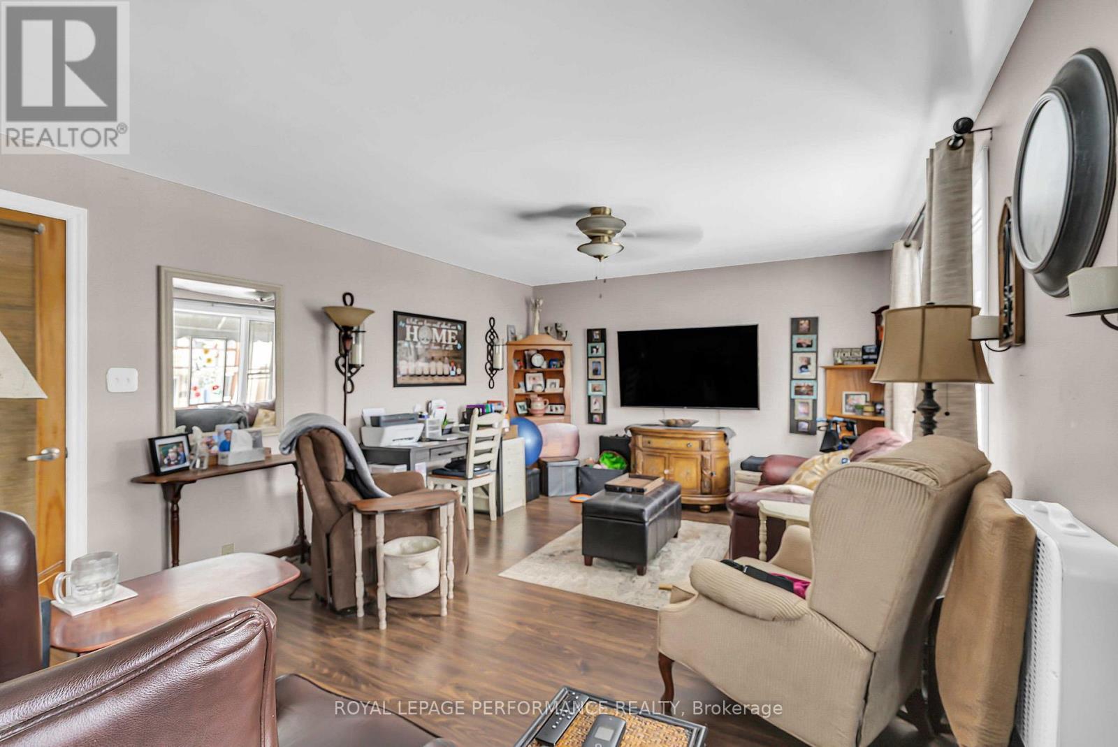 












725 GLOUCESTER STREET N

,
Cornwall,




Ontario
K6H3X9

