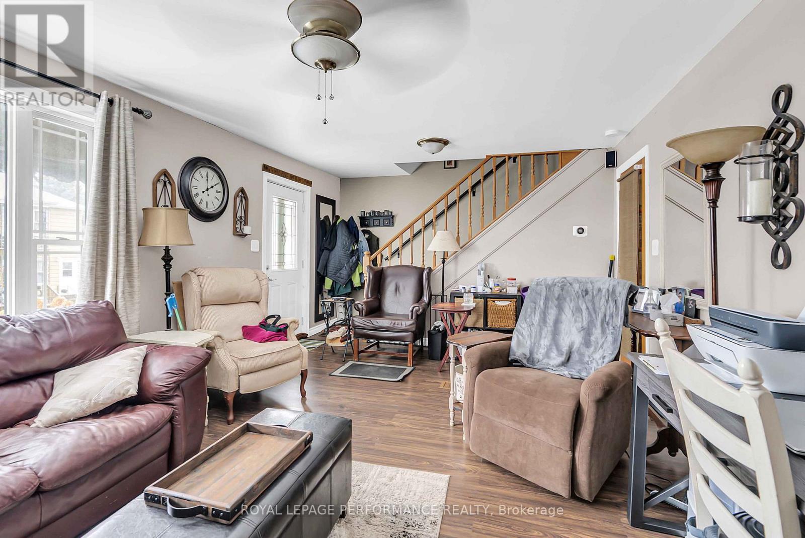 












725 GLOUCESTER STREET N

,
Cornwall,




Ontario
K6H3X9

