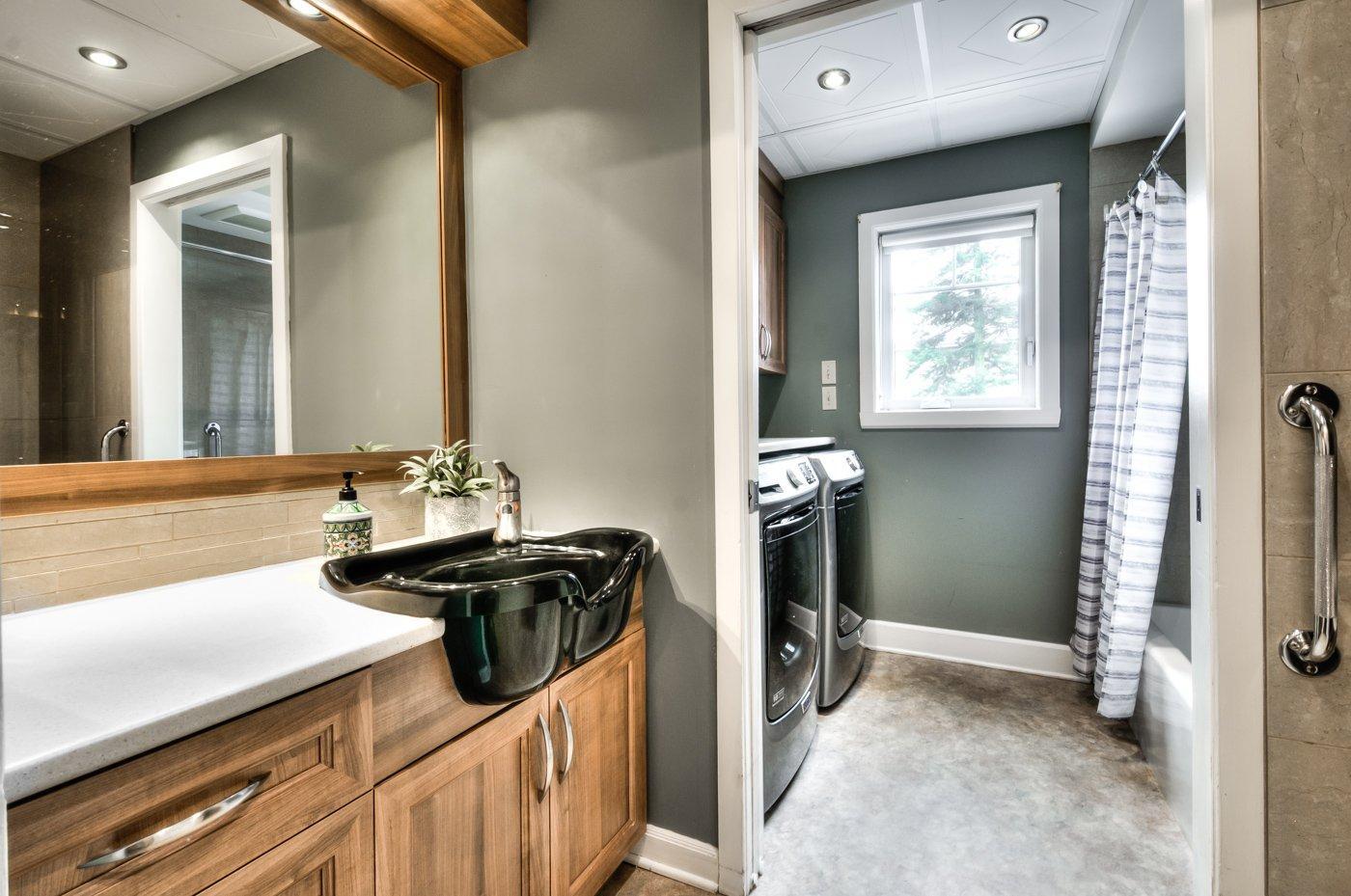 









249


Rue St-Henri

,
Napierville,




QC
J0J1L0

