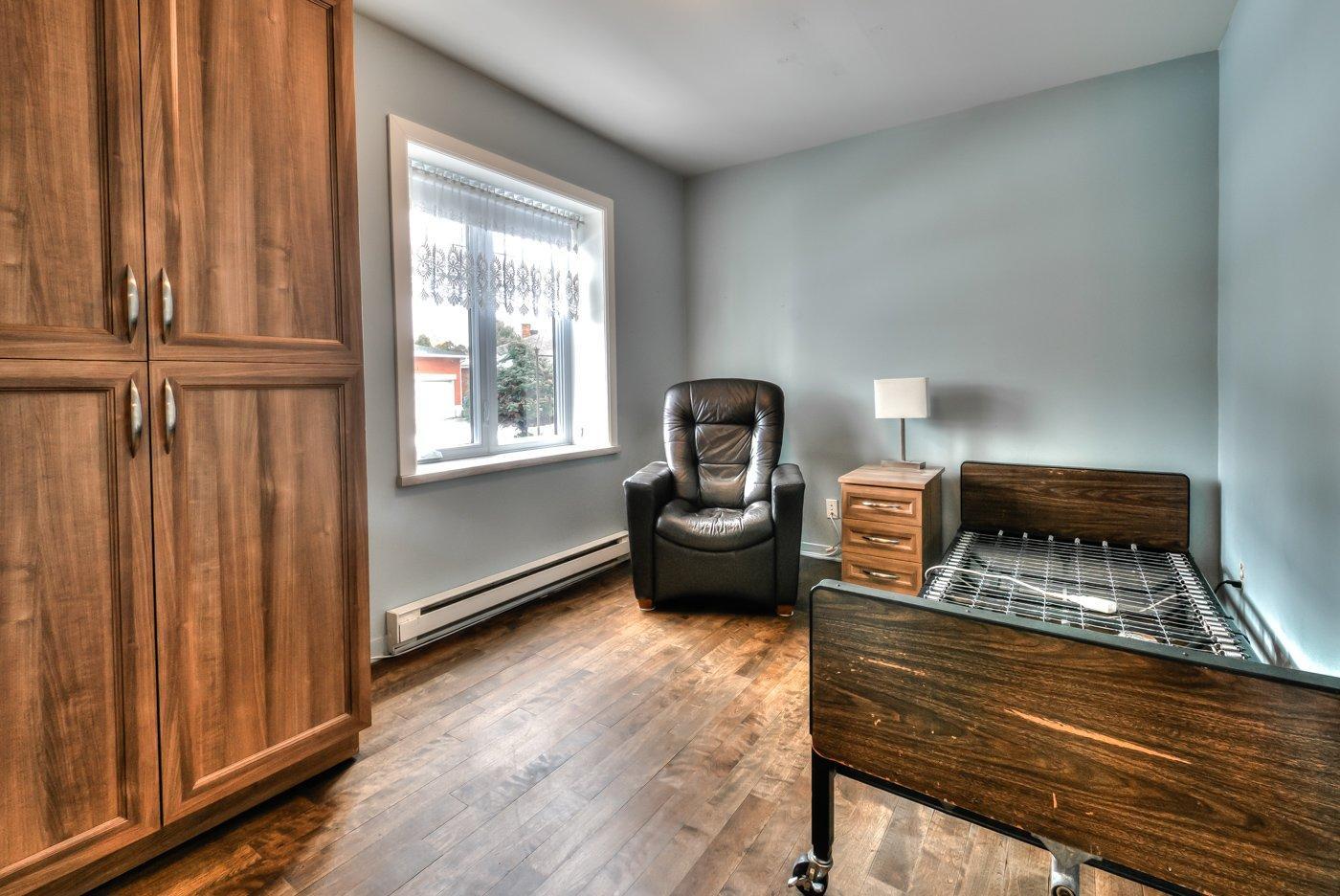 









249


Rue St-Henri

,
Napierville,




QC
J0J1L0

