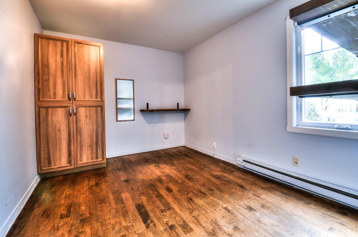 









249


Rue St-Henri

,
Napierville,




QC
J0J1L0

