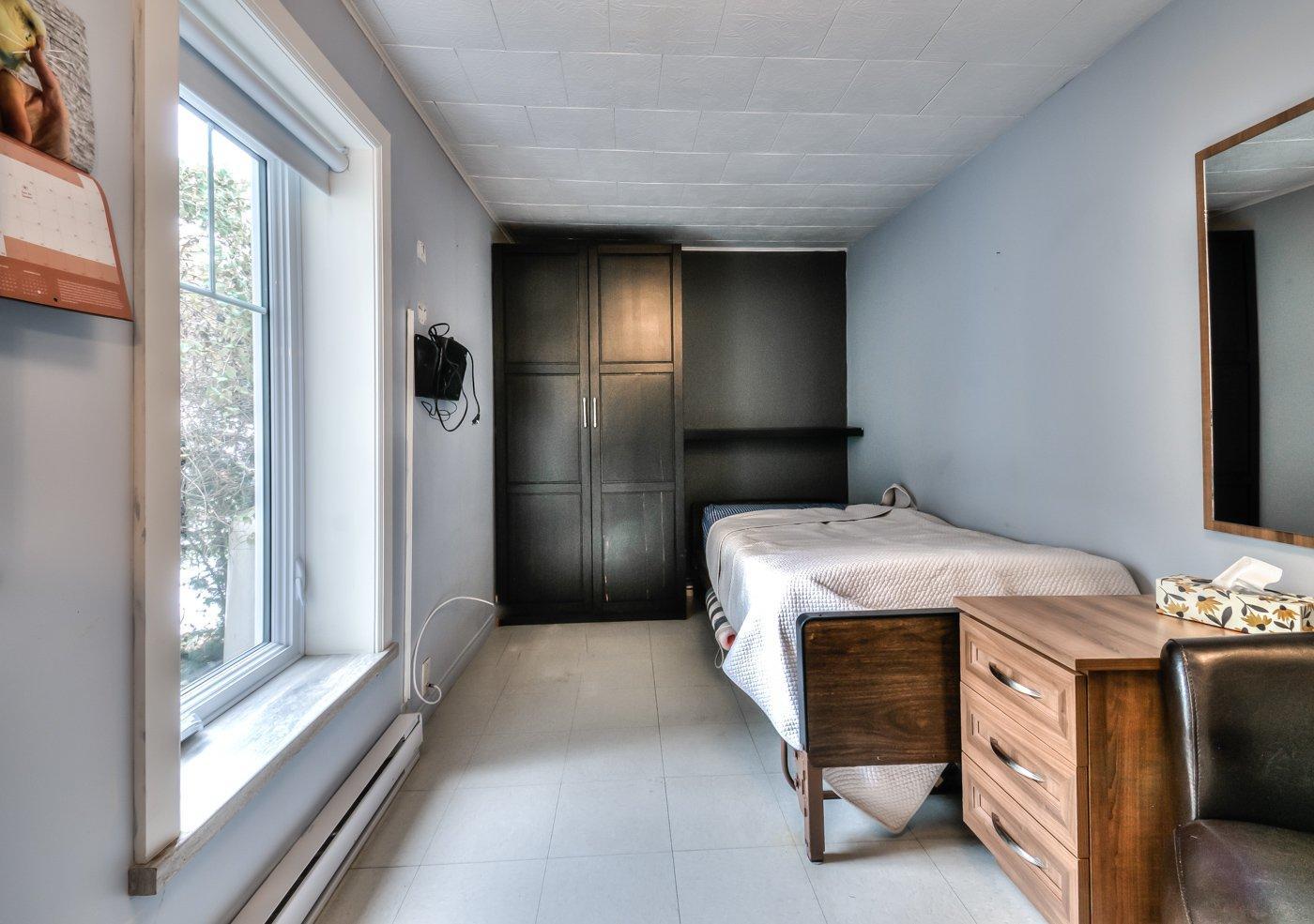 









249


Rue St-Henri

,
Napierville,




QC
J0J1L0

