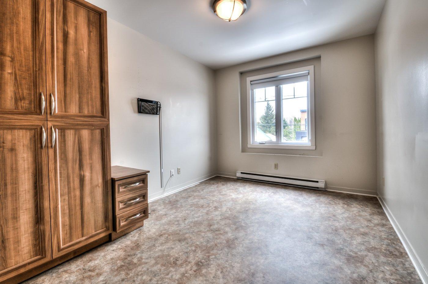 









249


Rue St-Henri

,
Napierville,




QC
J0J1L0

