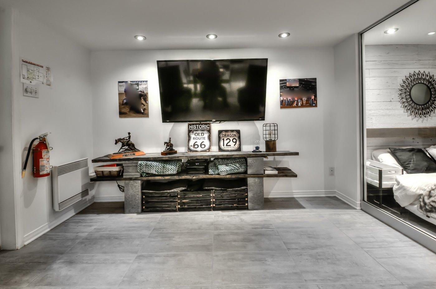 









249


Rue St-Henri

,
Napierville,




QC
J0J1L0

