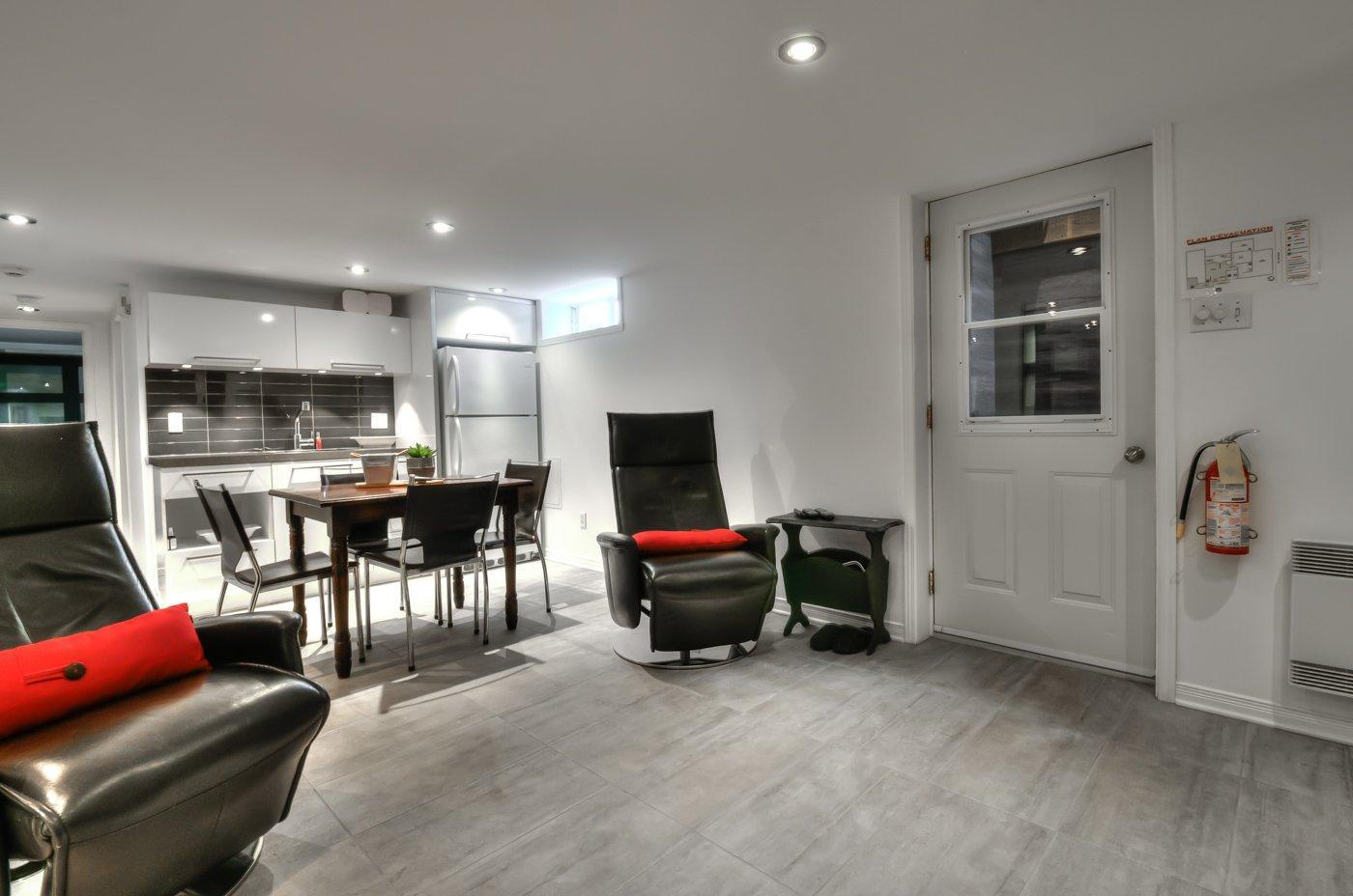 









249


Rue St-Henri

,
Napierville,




QC
J0J1L0

