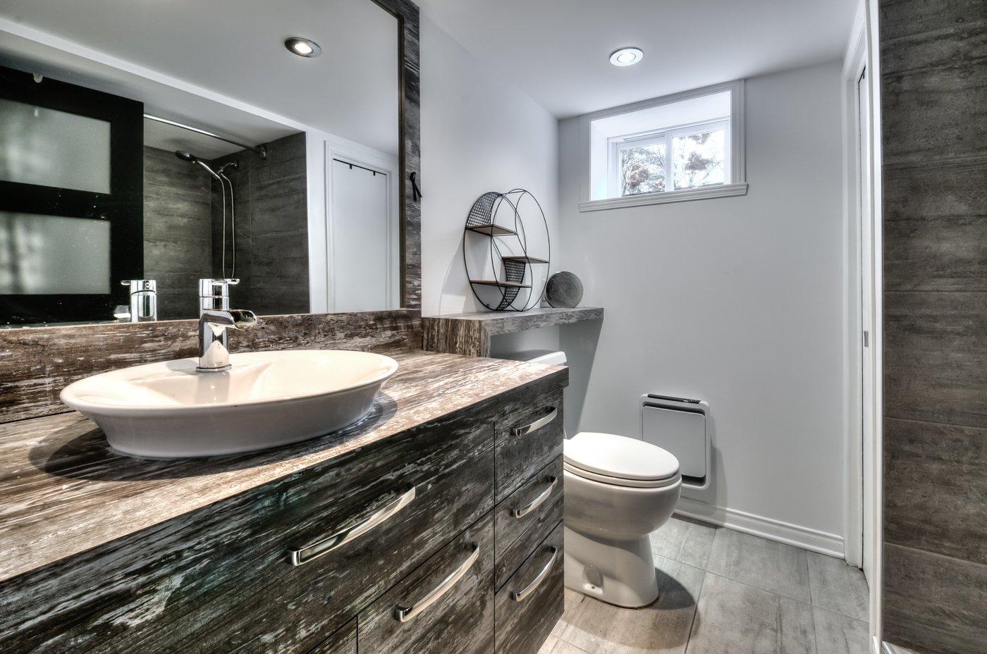 









249


Rue St-Henri

,
Napierville,




QC
J0J1L0

