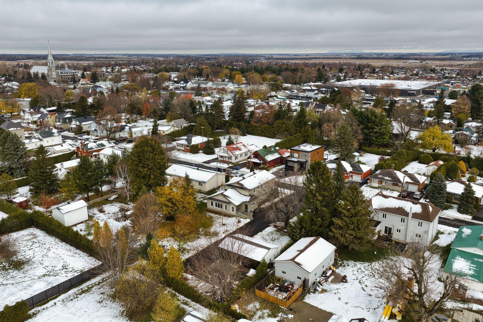 









249


Rue St-Henri

,
Napierville,




QC
J0J1L0

