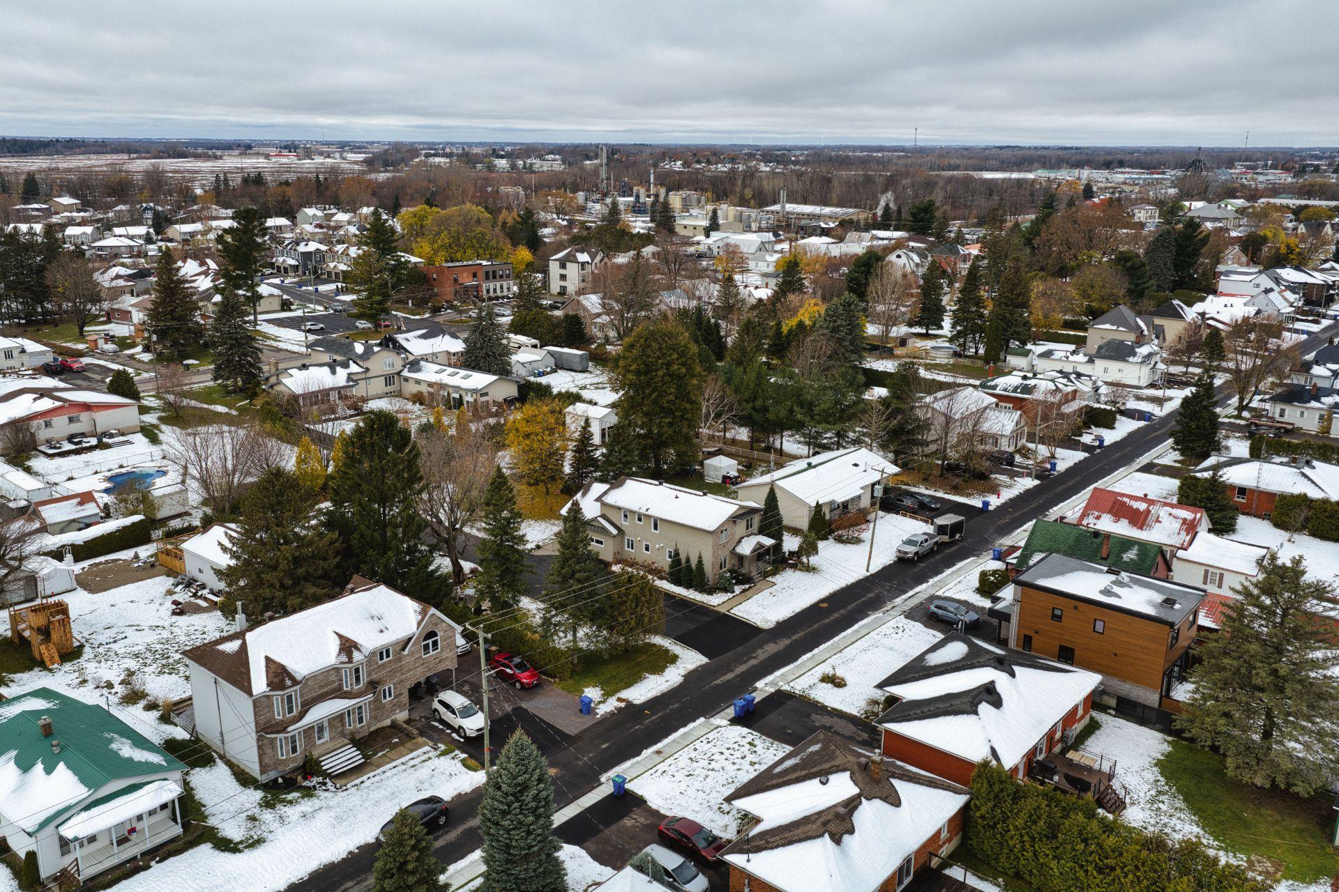 









249


Rue St-Henri

,
Napierville,




QC
J0J1L0

