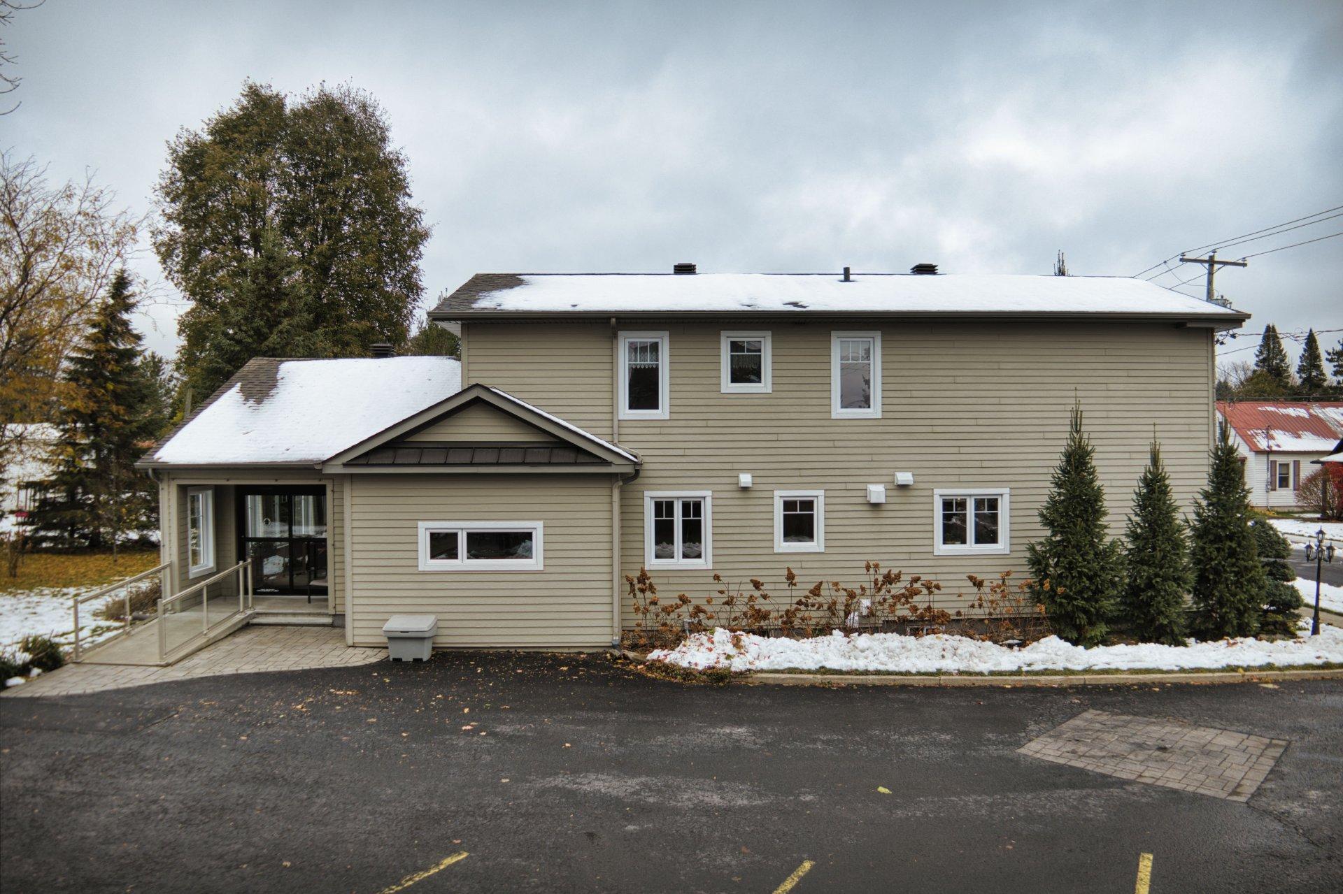 









249


Rue St-Henri

,
Napierville,




QC
J0J1L0

